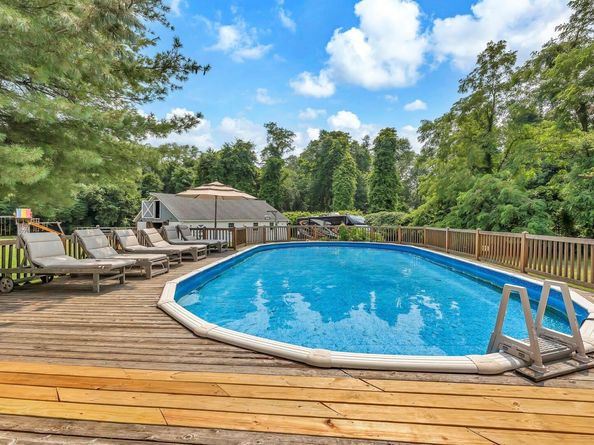15 Abbey Creek, East Islip NY 11730