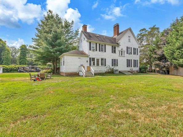 15 Abbey Creek, East Islip NY 11730
