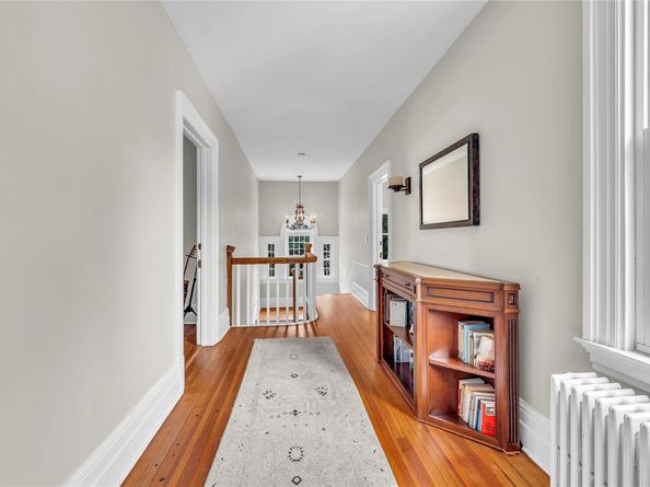 15 Abbey Creek, East Islip NY 11730