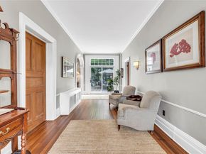 15 Abbey Creek, East Islip NY 11730