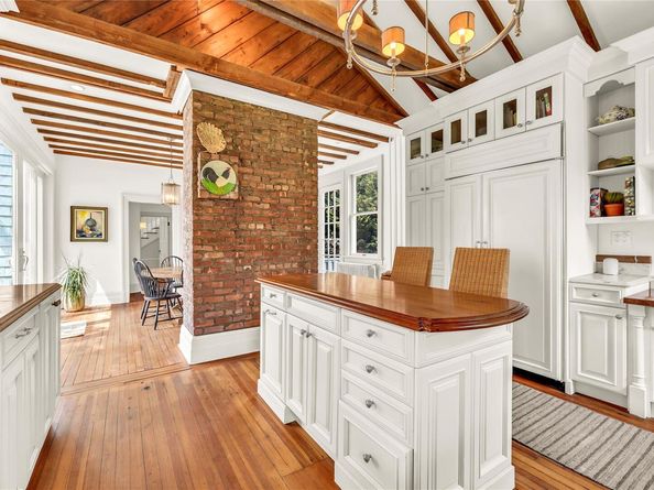 15 Abbey Creek, East Islip NY 11730