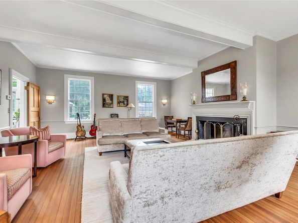 15 Abbey Creek, East Islip NY 11730
