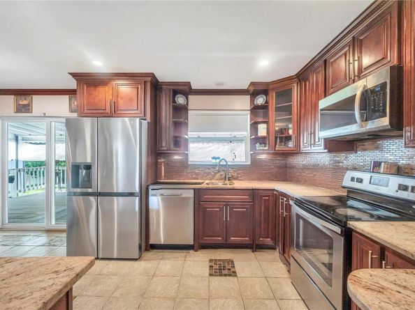 34 Harlem Avenue, Medford NY 11763