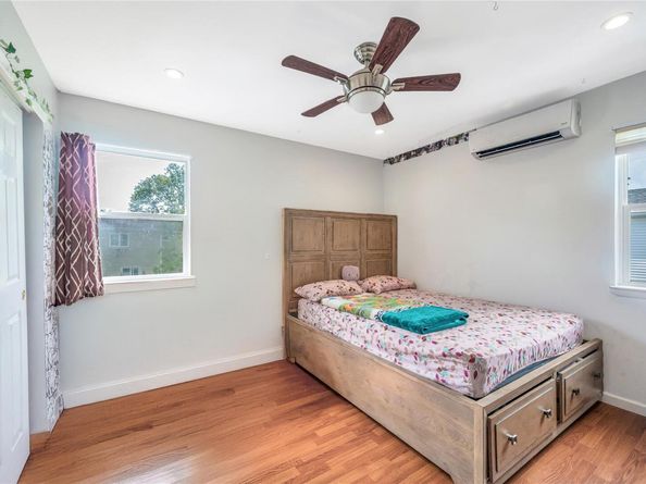 34 Harlem Avenue, Medford NY 11763
