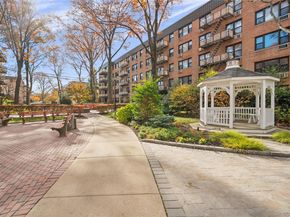 6 Birchwood Court 3H, Mineola NY 11501