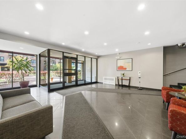 6 Birchwood Court 3H, Mineola NY 11501