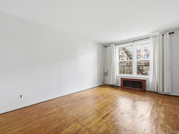 6 Birchwood Court 3H, Mineola NY 11501