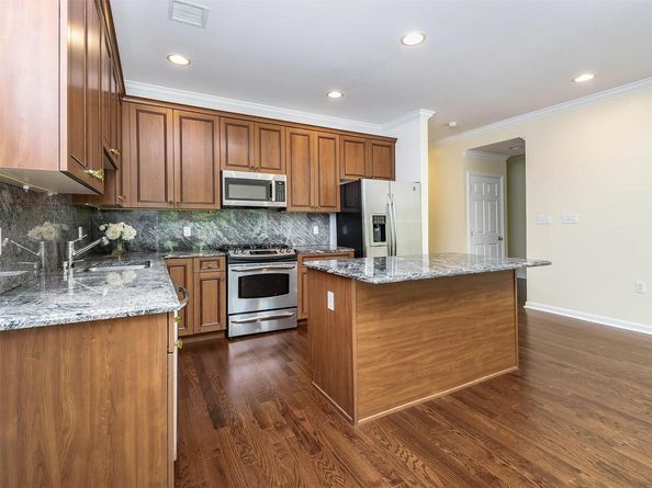 195 Pond View Drive CA0208, Port Washington NY 11050