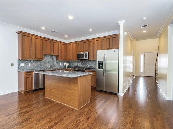 195 Pond View Drive CA0208, Port Washington NY 11050