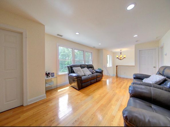 97 Chestnut Street, Mount Sinai NY 11766