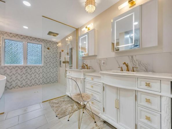 4 2nd Street, Woodbury NY 11797