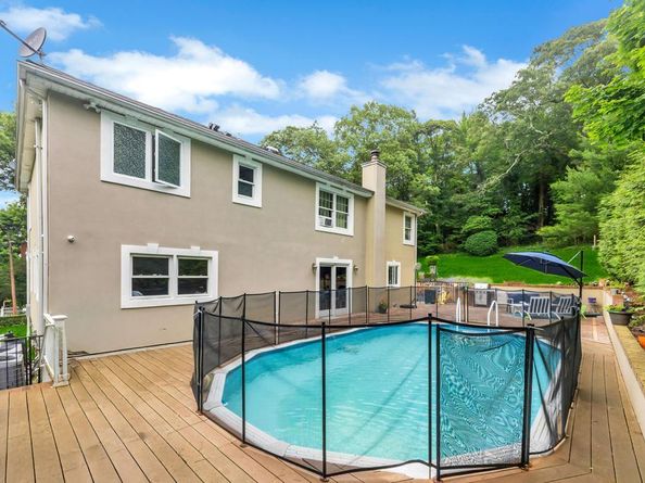4 2nd Street, Woodbury NY 11797