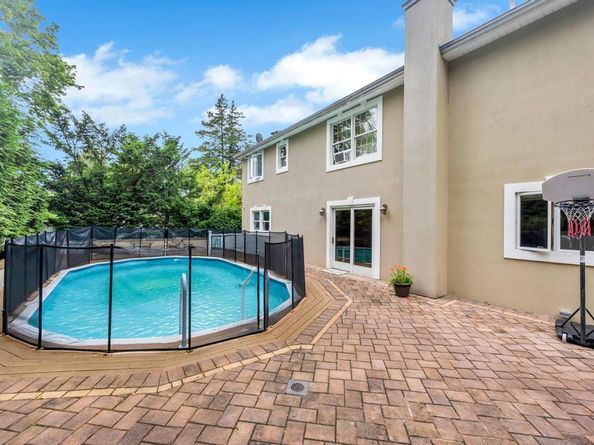 4 2nd Street, Woodbury NY 11797
