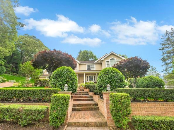 4 2nd Street, Woodbury NY 11797