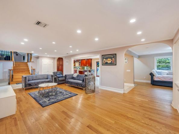 4 2nd Street, Woodbury NY 11797