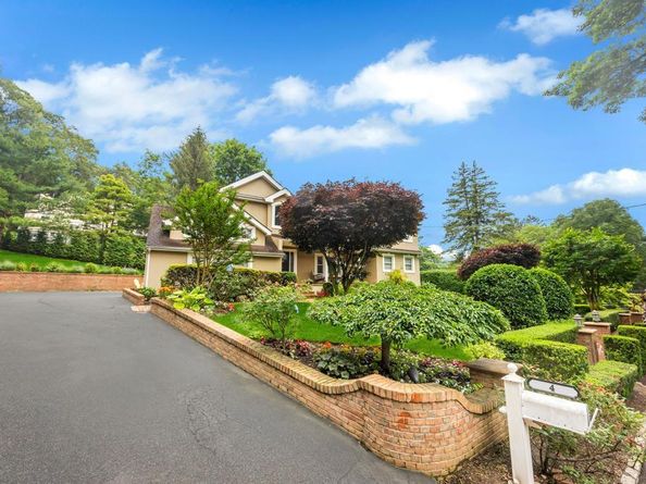 4 2nd Street, Woodbury NY 11797
