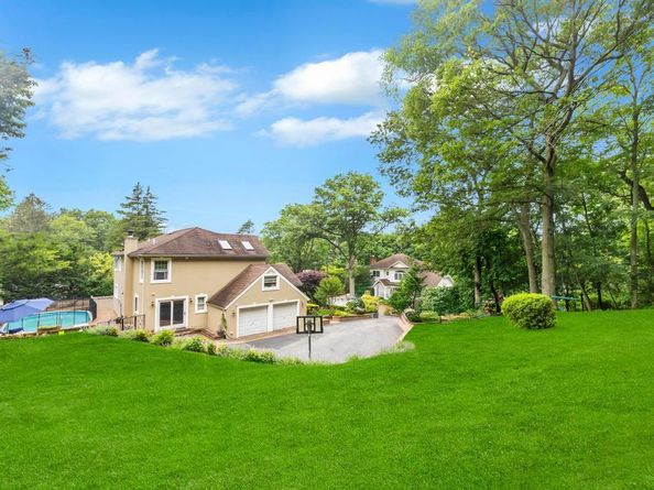 4 2nd Street, Woodbury NY 11797
