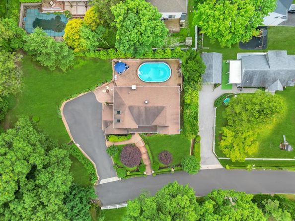 4 2nd Street, Woodbury NY 11797