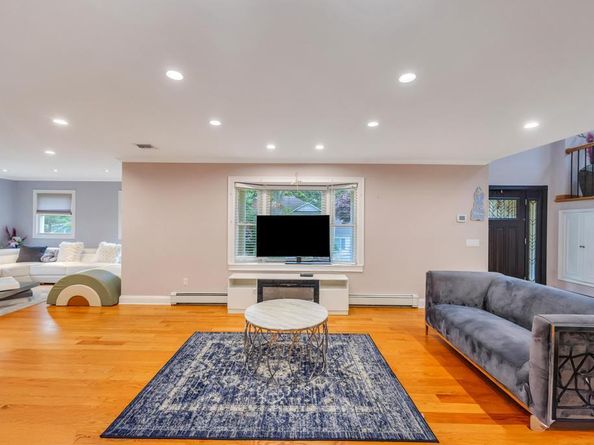4 2nd Street, Woodbury NY 11797