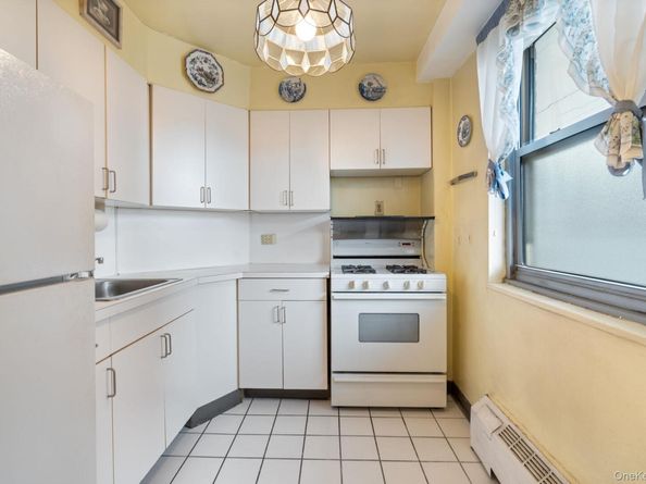 61-15 97th Street 12H, Rego Park NY 11374