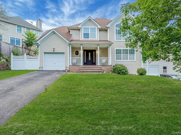 11 Gladysz Way, Port Jefferson NY 11777