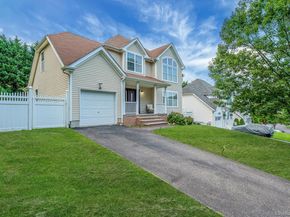 11 Gladysz Way, Port Jefferson NY 11777