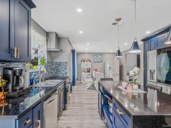 11 Gladysz Way, Port Jefferson NY 11777