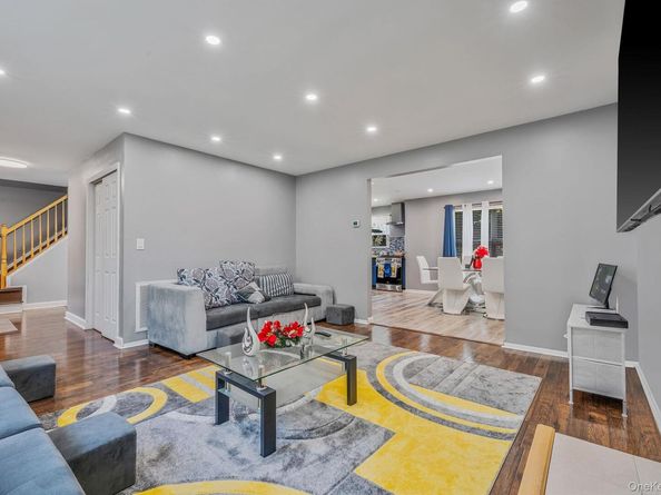 11 Gladysz Way, Port Jefferson NY 11777