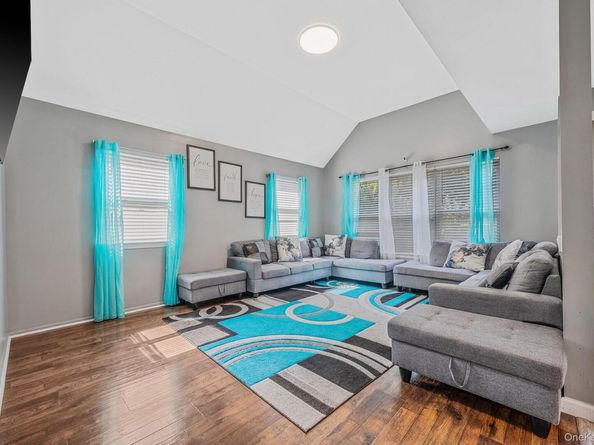 11 Gladysz Way, Port Jefferson NY 11777