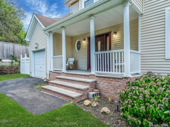 11 Gladysz Way, Port Jefferson NY 11777