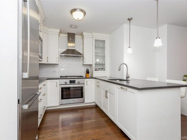 10 Byron Place 607, Larchmont NY 10538