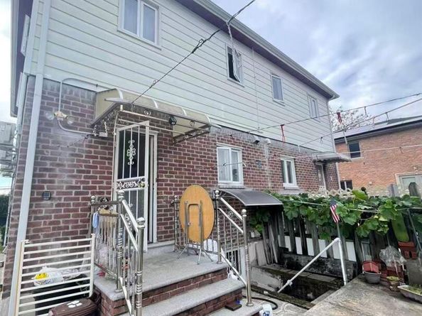 28-11 Murray Street, Flushing NY 11354