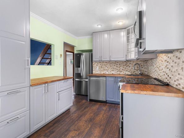 146 E Carmans Road, East Farmingdale NY 11735