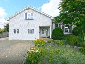 105 Roxton Road, Plainview NY 11803