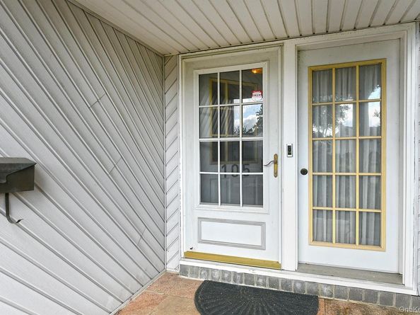105 Roxton Road, Plainview NY 11803