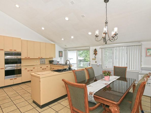 105 Roxton Road, Plainview NY 11803