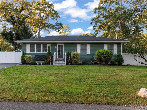 212 Locust Drive, Rocky Point NY 11778