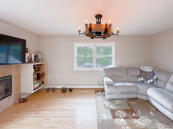 129 Berkshire Drive, Farmingville NY 11738