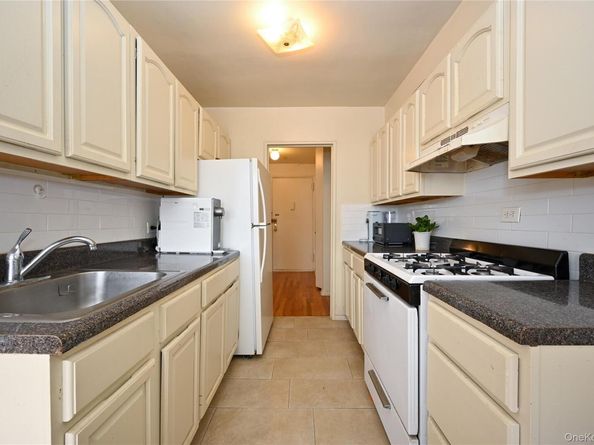 34-25 150th Place 2C, Flushing NY 11354