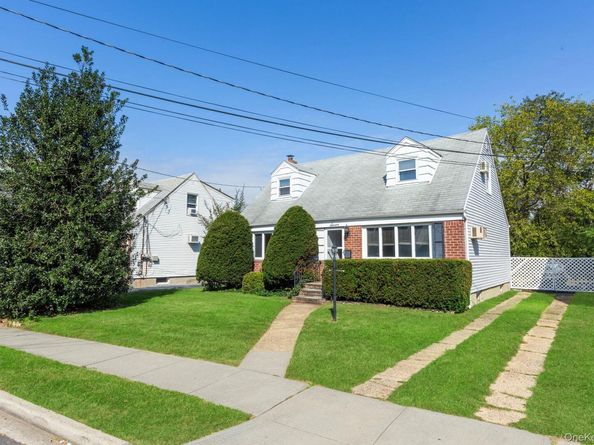7 Washington Street, Hicksville NY 11801