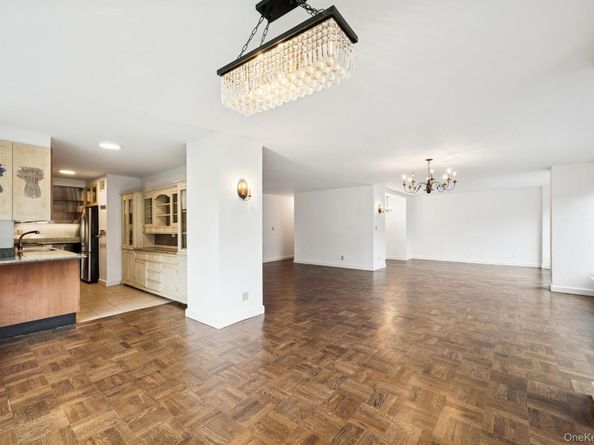 166-25 Powells Cove Boulevard 3F, Beechhurst NY 11357