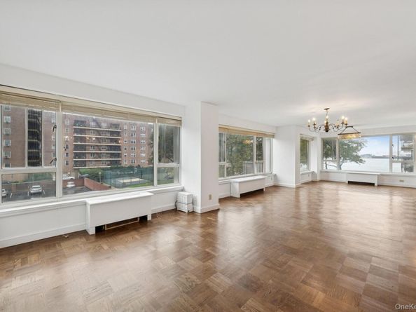 166-25 Powells Cove Boulevard 3F, Beechhurst NY 11357