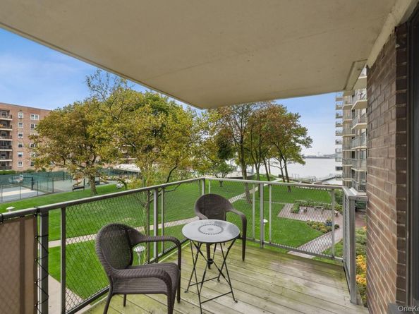 166-25 Powells Cove Boulevard 3F, Beechhurst NY 11357