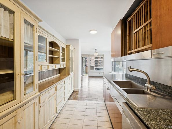 166-25 Powells Cove Boulevard 3F, Beechhurst NY 11357