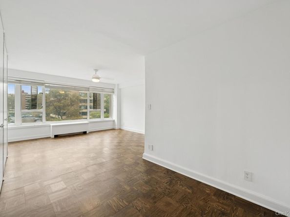 166-25 Powells Cove Boulevard 3F, Beechhurst NY 11357