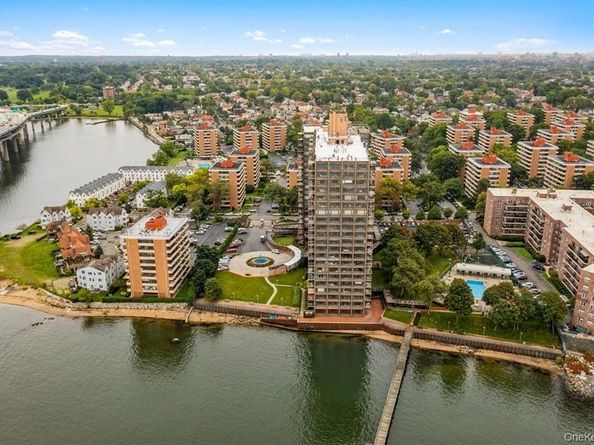 166-25 Powells Cove Boulevard 3F, Beechhurst NY 11357