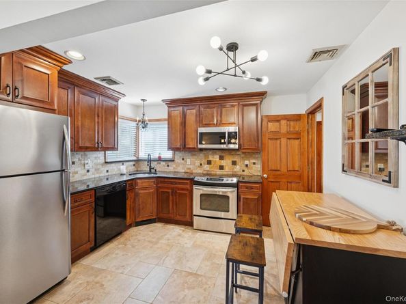 818 Palmetto Drive, Franklin Square NY 11010
