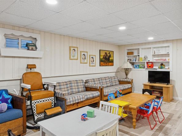 818 Palmetto Drive, Franklin Square NY 11010
