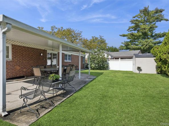 818 Palmetto Drive, Franklin Square NY 11010