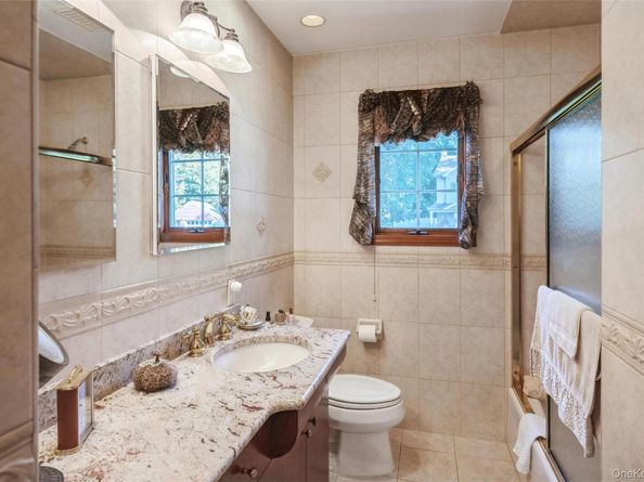818 Palmetto Drive, Franklin Square NY 11010